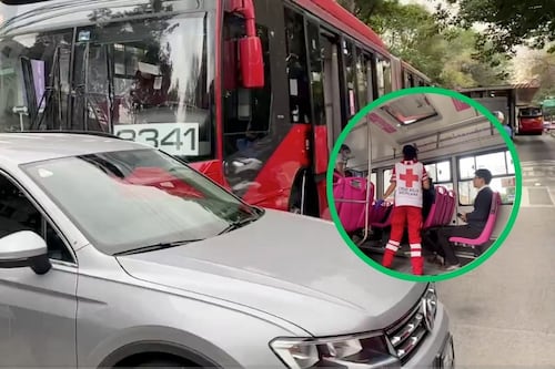 Choque entre Metrobús de la Línea 2 y camioneta deja más de 10 heridos en CDMX