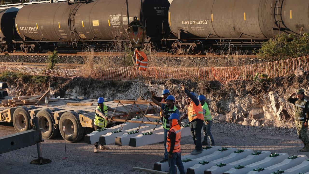 Vecinos temen daños por obras del tren México-Querétaro