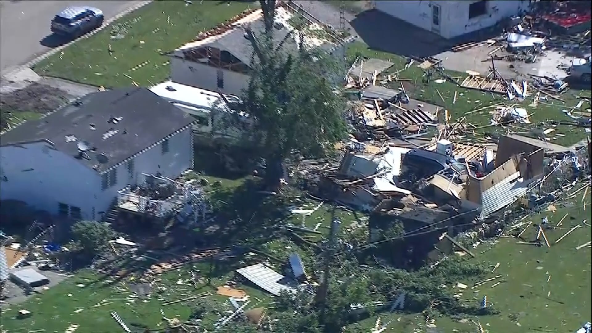 Muertos y decenas de viviendas destruidas es el resultado de tornados en Estados Unidos