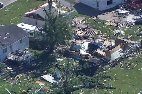 Muertos y decenas de viviendas destruidas es el resultado de tornados en Estados Unidos