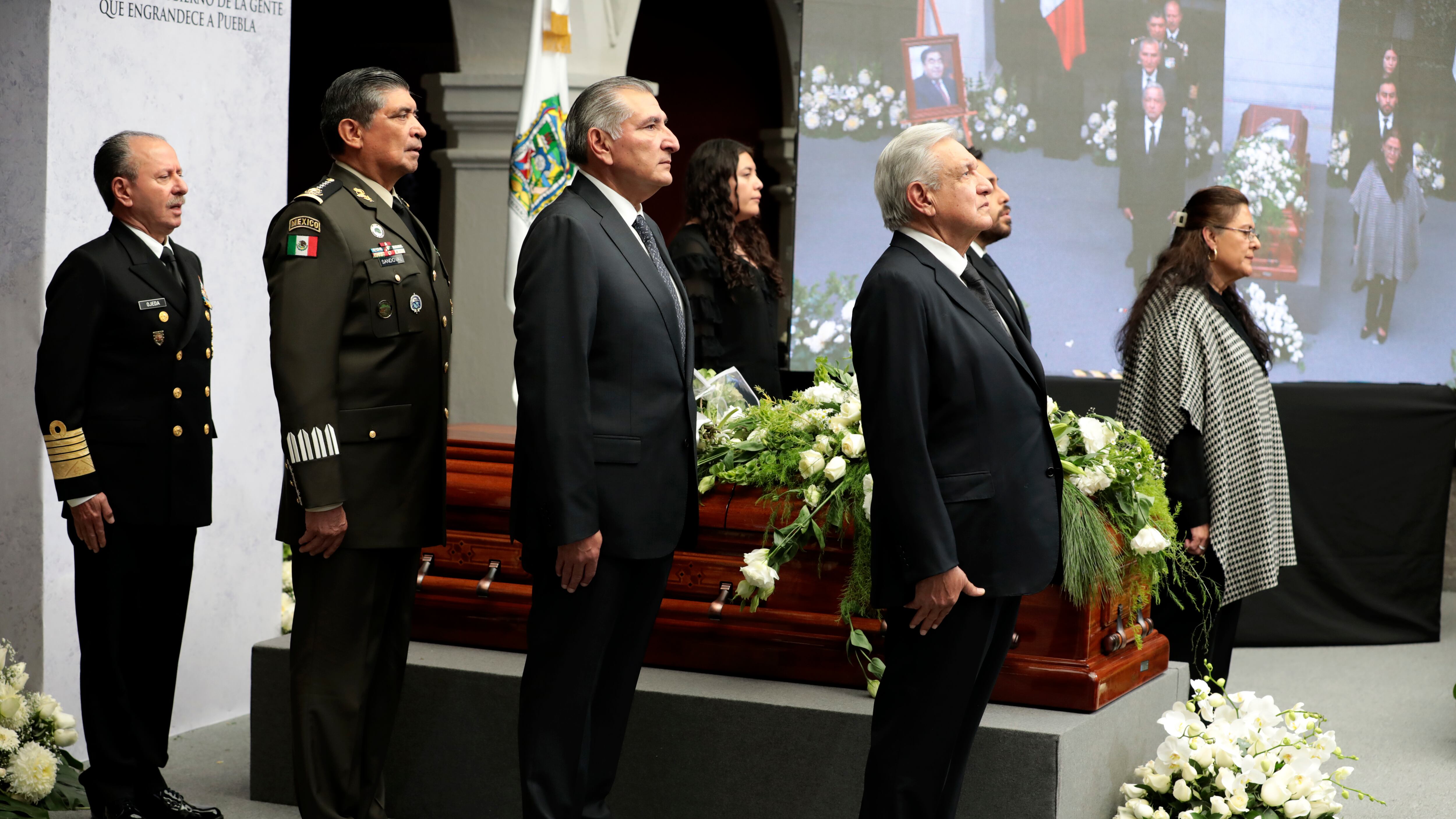 Puebla, Puebla, México, 14 de diciembre de 2022.
Andrés Manuel López Obrador, presidente Constitucional de los Estados Unidos Mexicanos y María del Rosario Orozco Caballero, viuda de Miguel Barbosa en Homenaje póstumo al gobernador de Puebla.
Foto: Presidencia