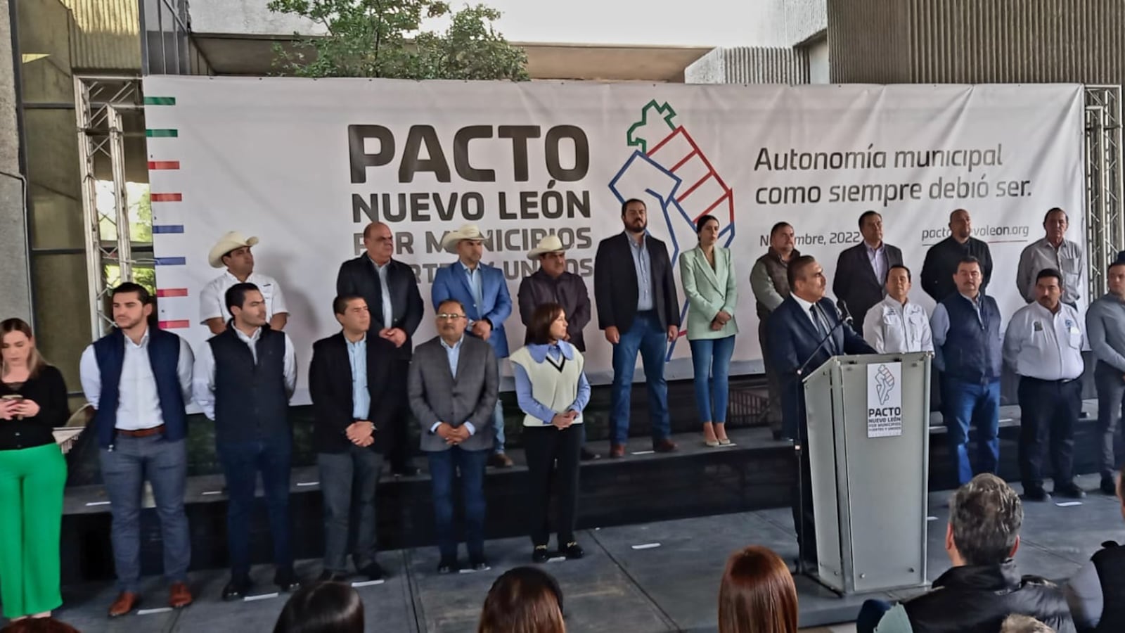 La presentación de este frente se realizó en la explanada del Congreso del Estado.