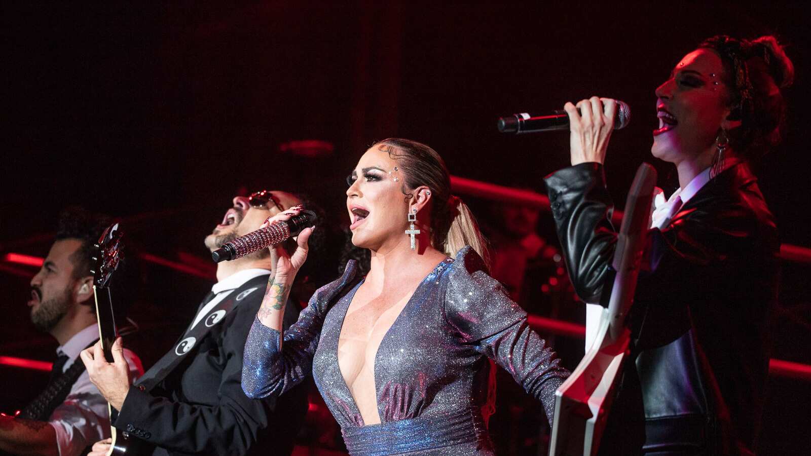 Cantante María José y Baileys