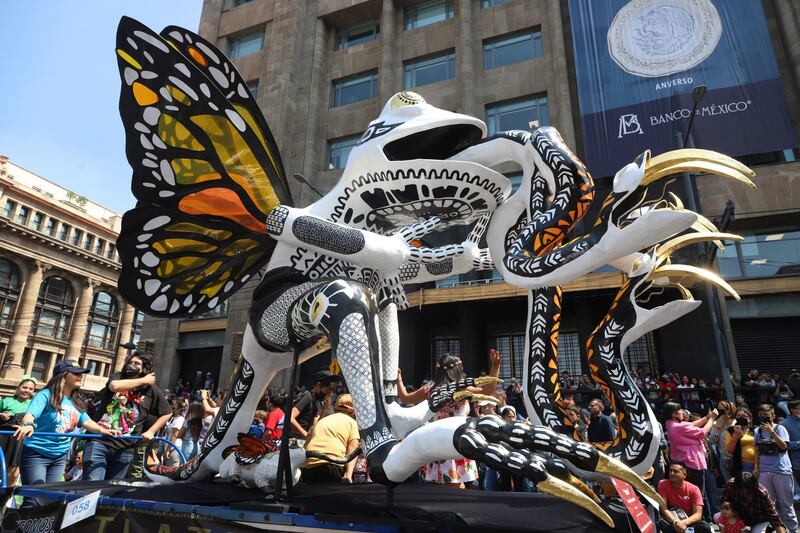 Se llevó a cabo el 14vo desfile y concurso de alebrijes monumentales del Museo de Arte Popular en las principales calles de la Ciudad de México.