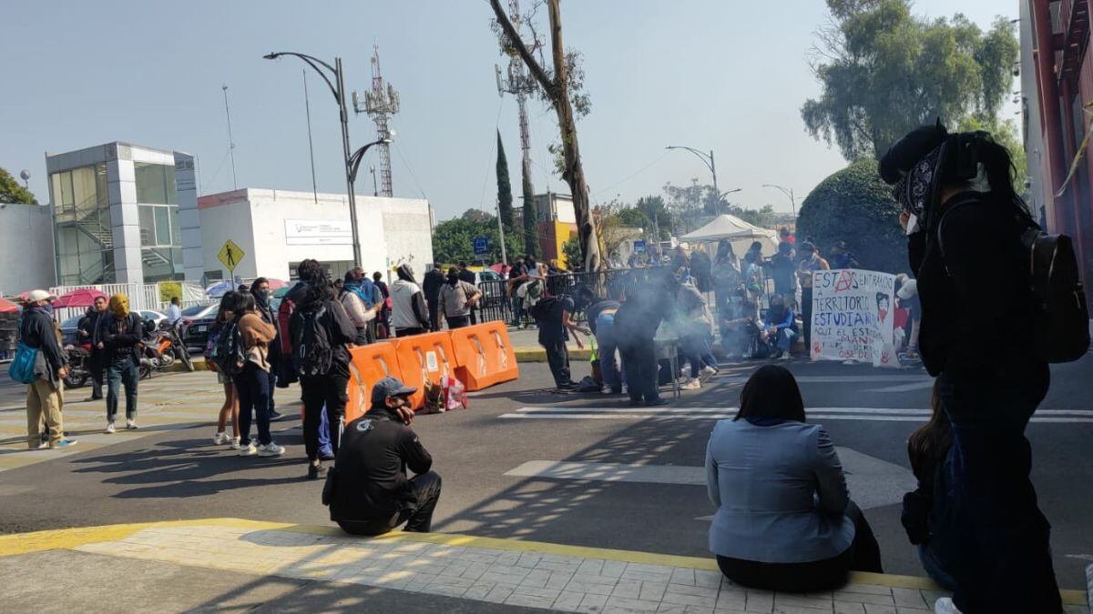 Video: Alumnos de la UPN irrumpen en la Cámara de Diputados para exigir atención de la SEP