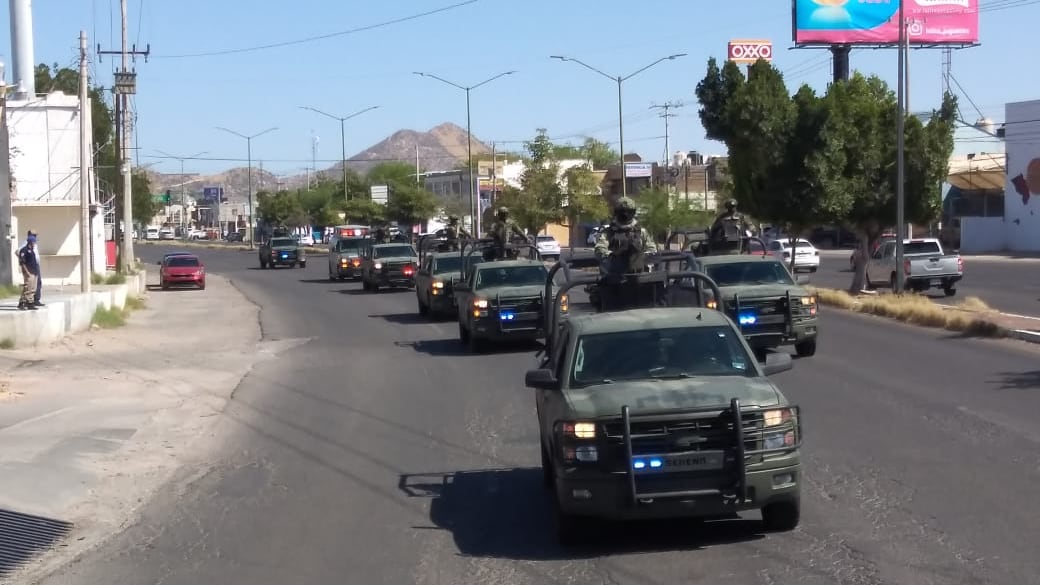 Además de los 400 elementos del Ejército Mexicano, arribaron vehículos especiales, blindados y artillados, para las labores de vigilancia.