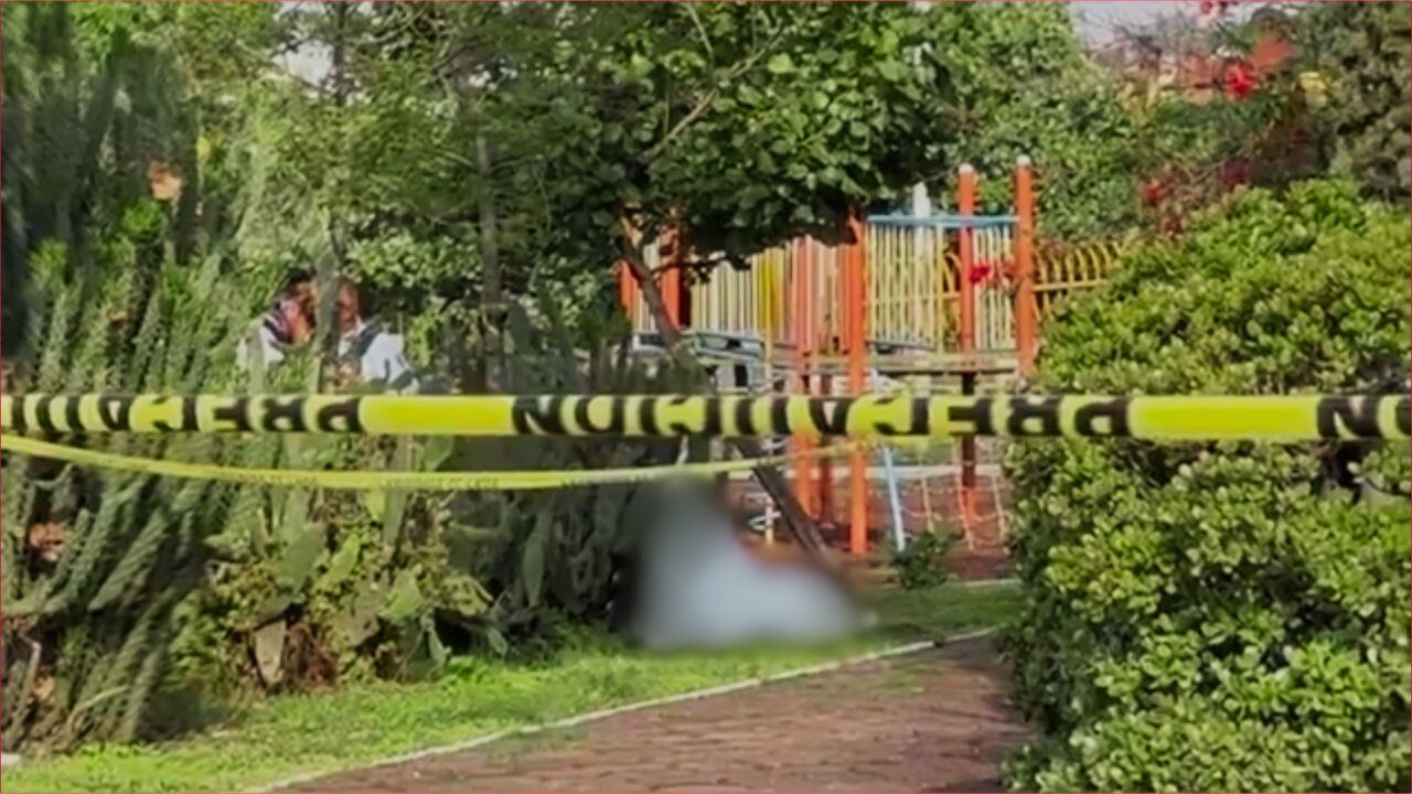 Encuentran cuerpo sin vida de mujer en parque de Nezahualcóyotl, Edomex
