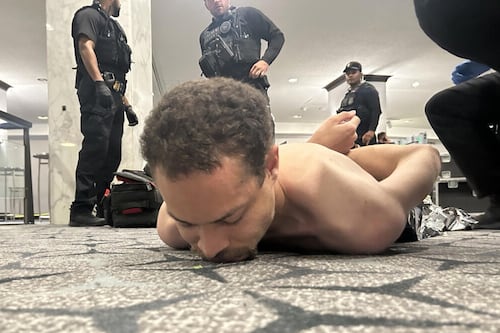 Imágenes de terror: Liberan video del tiroteo en la cena de corresponsales de la Casa Blanca