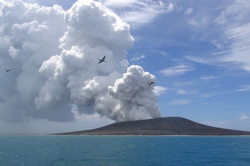México rescata a biólogos atrapados en la isla de Tonga