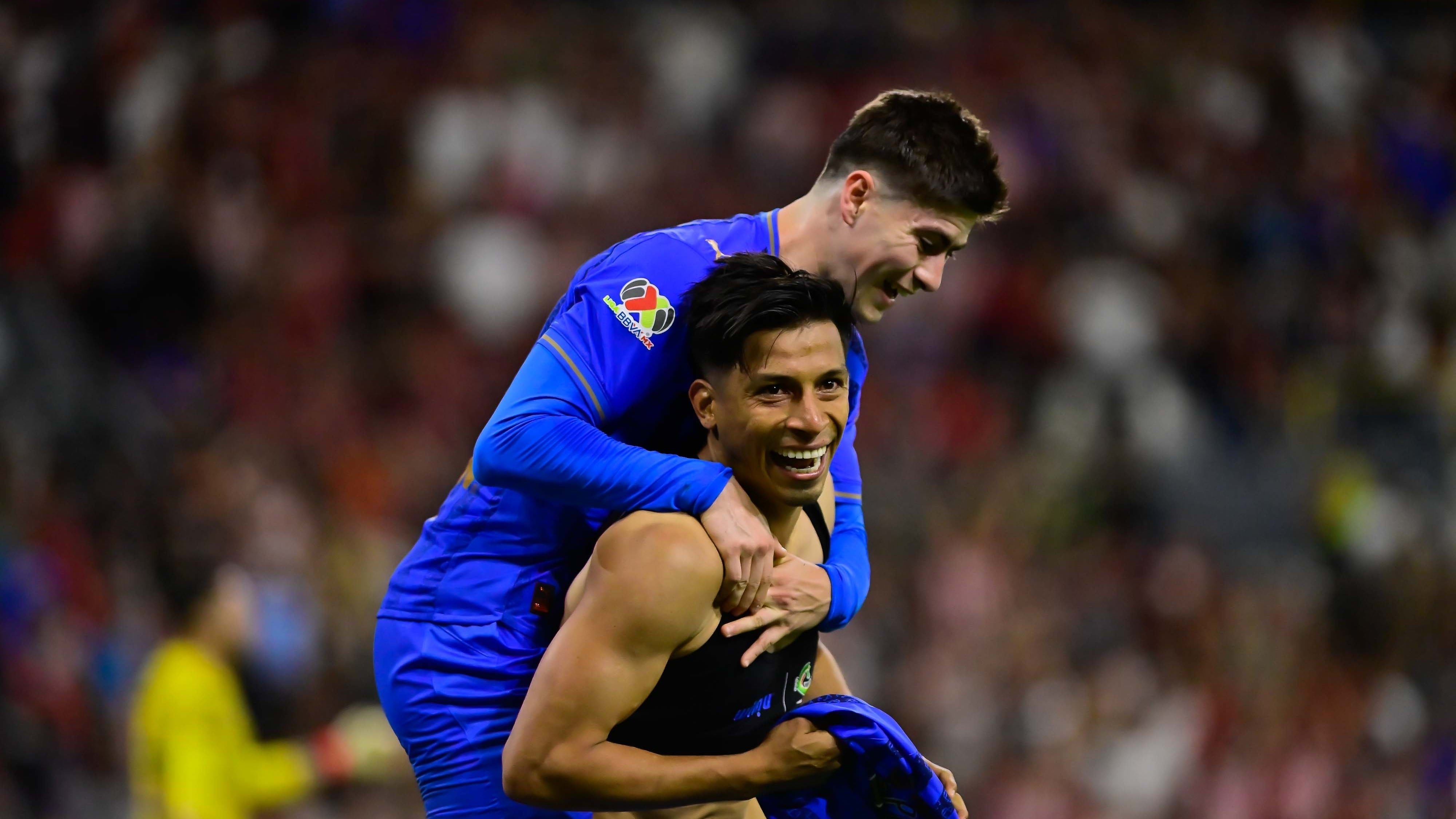 Angel Sepúlveda celebró con Armando Gonzalez.