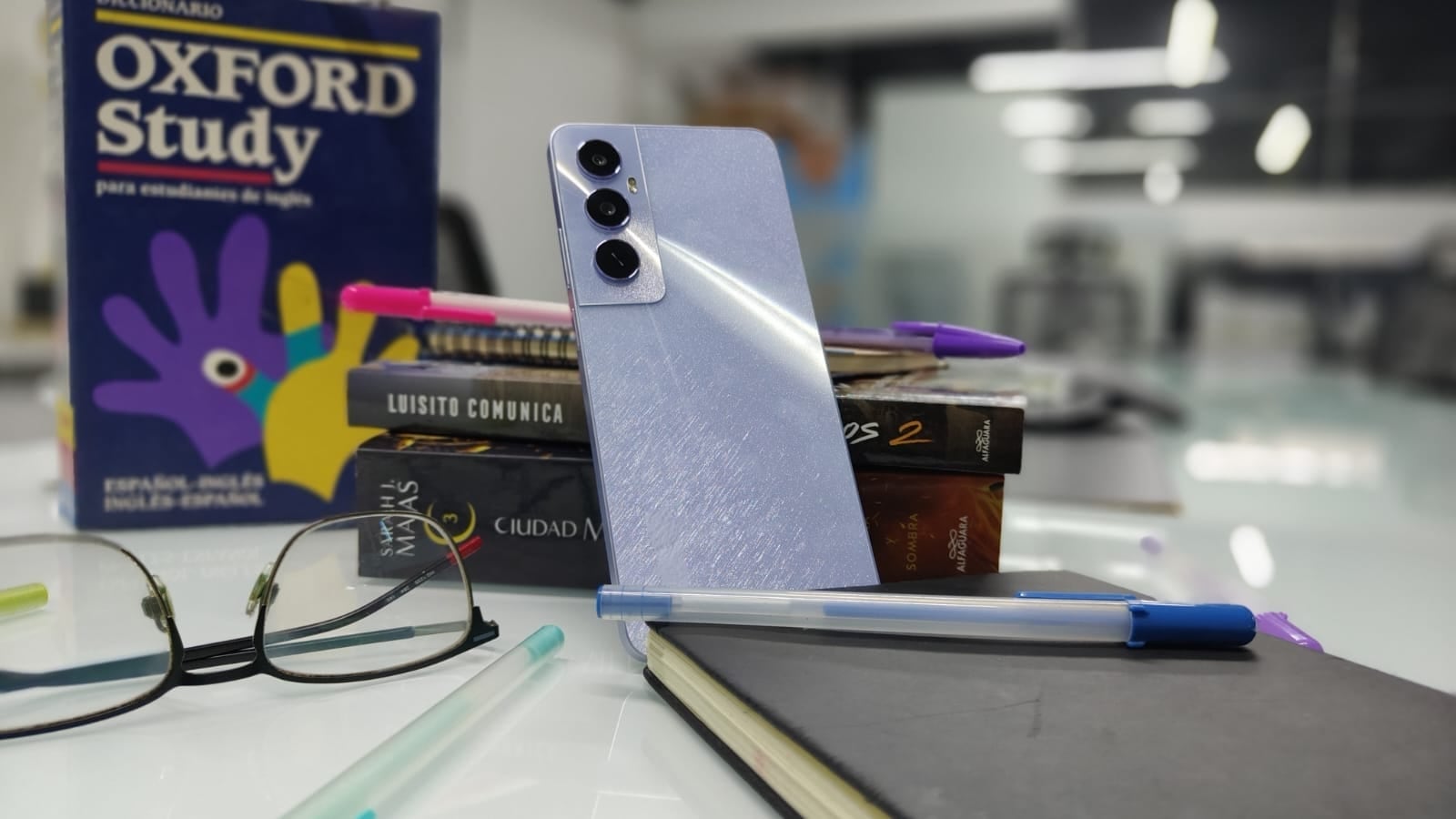 El C65 está diseñado para el estudiante, con tecnología de punta, batería duradera y funciones multitarea