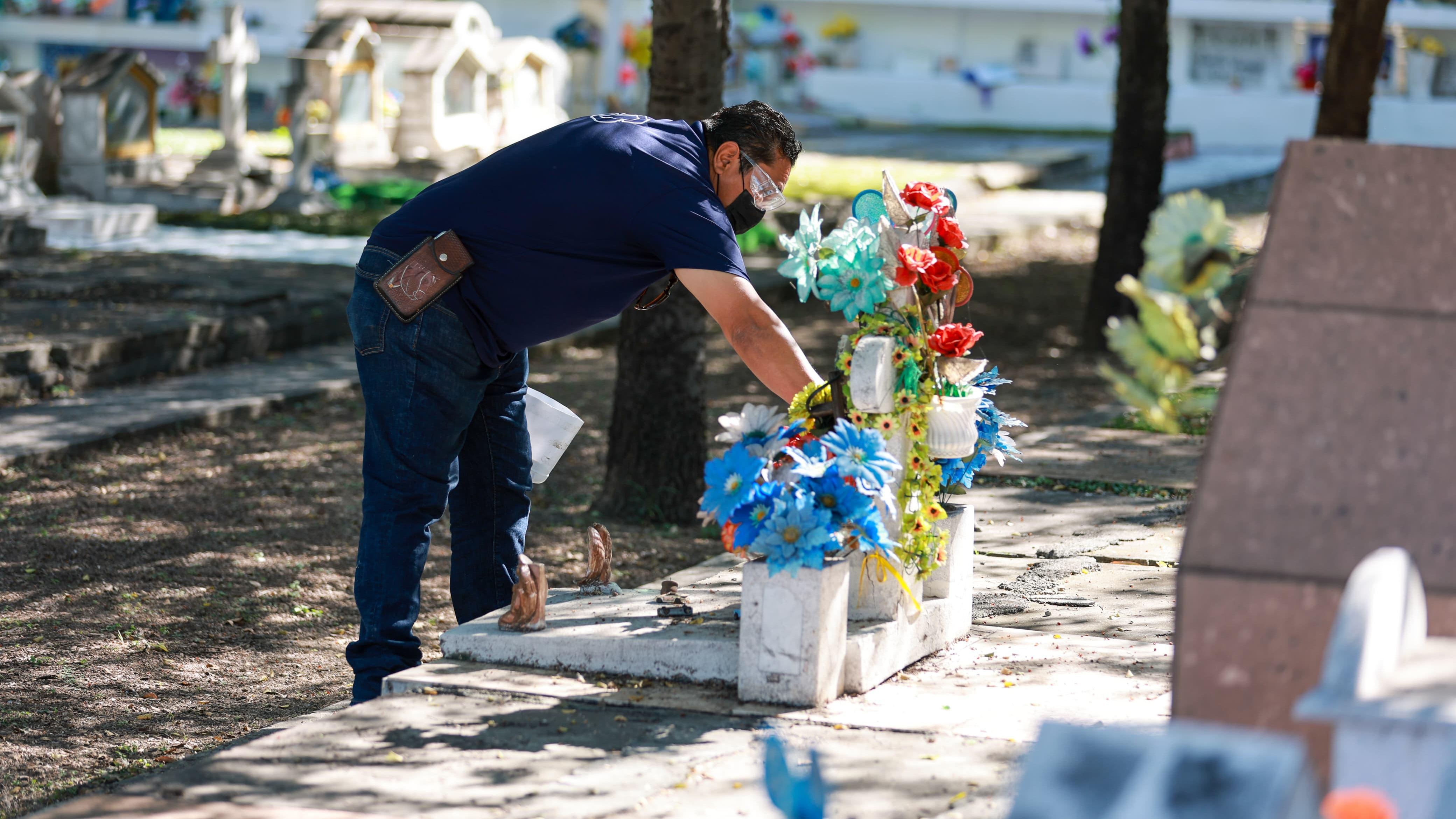Los cementerios municipales fueron fumigados, se colocó abate y se hicieron remodelaciones.