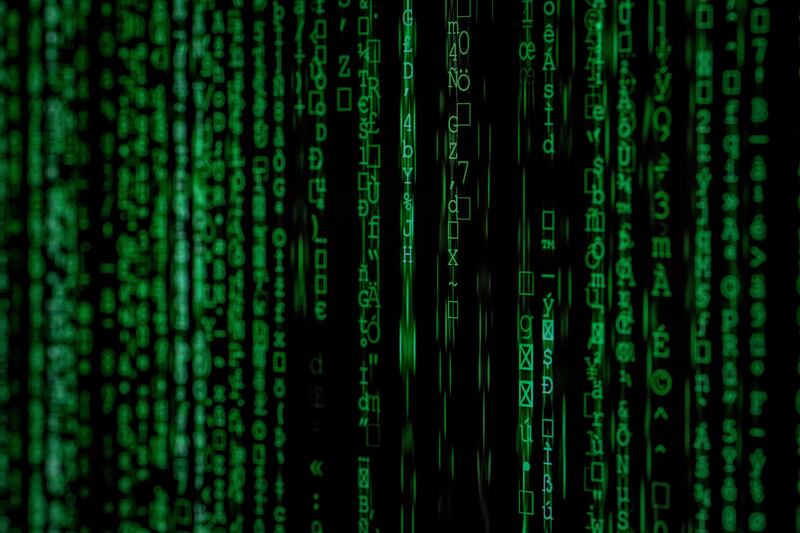 La capacidad de estas herramientas para adaptarse y evolucionar, junto con la persistencia de amenazas más antiguas y la creciente sofisticación de las tácticas de extorsión, representa un desafío significativo para las organizaciones en todo el mundo.