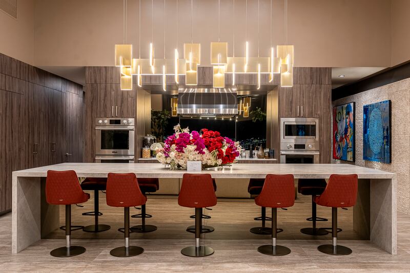El exboxeador, y ahora promotor, busca una rápida victoria por nocaut para la casa súper contemporánea de Henderson, Nevada, que compró cuando estaba en construcción.