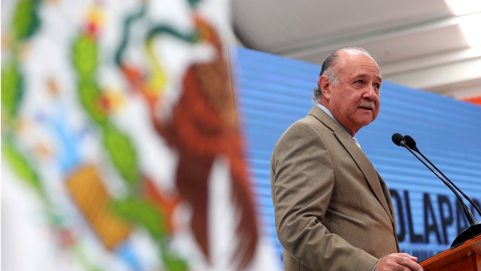 Navarro quedará al frente del Gobierno estatal en cuanto Samuel García oficializa su salida.