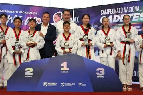 Cantante mexicano regala uniformes a equipos de taekwondo juvenil