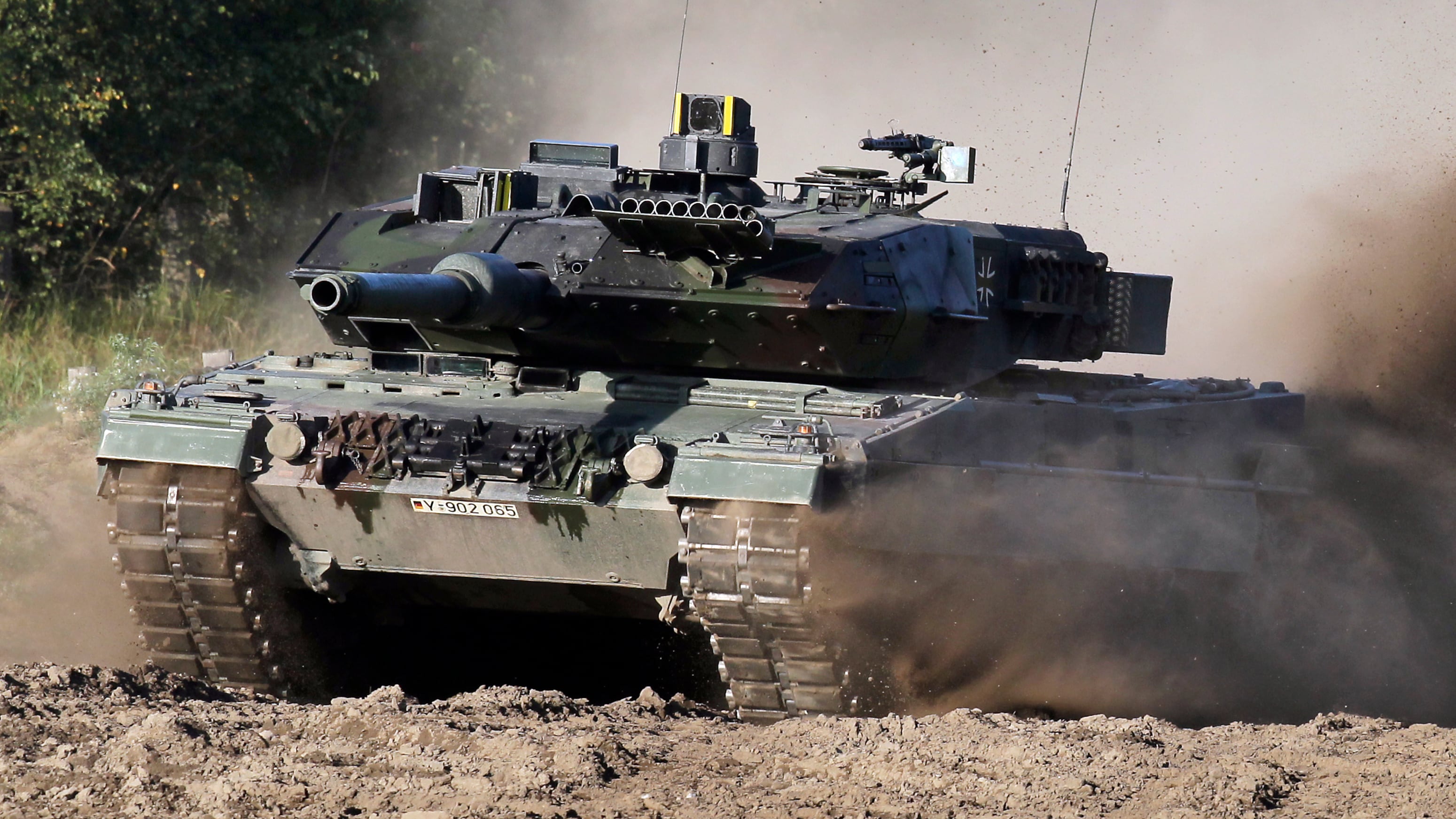 Polonia pide autorización a Alemania para enviar tanques a Ucrania