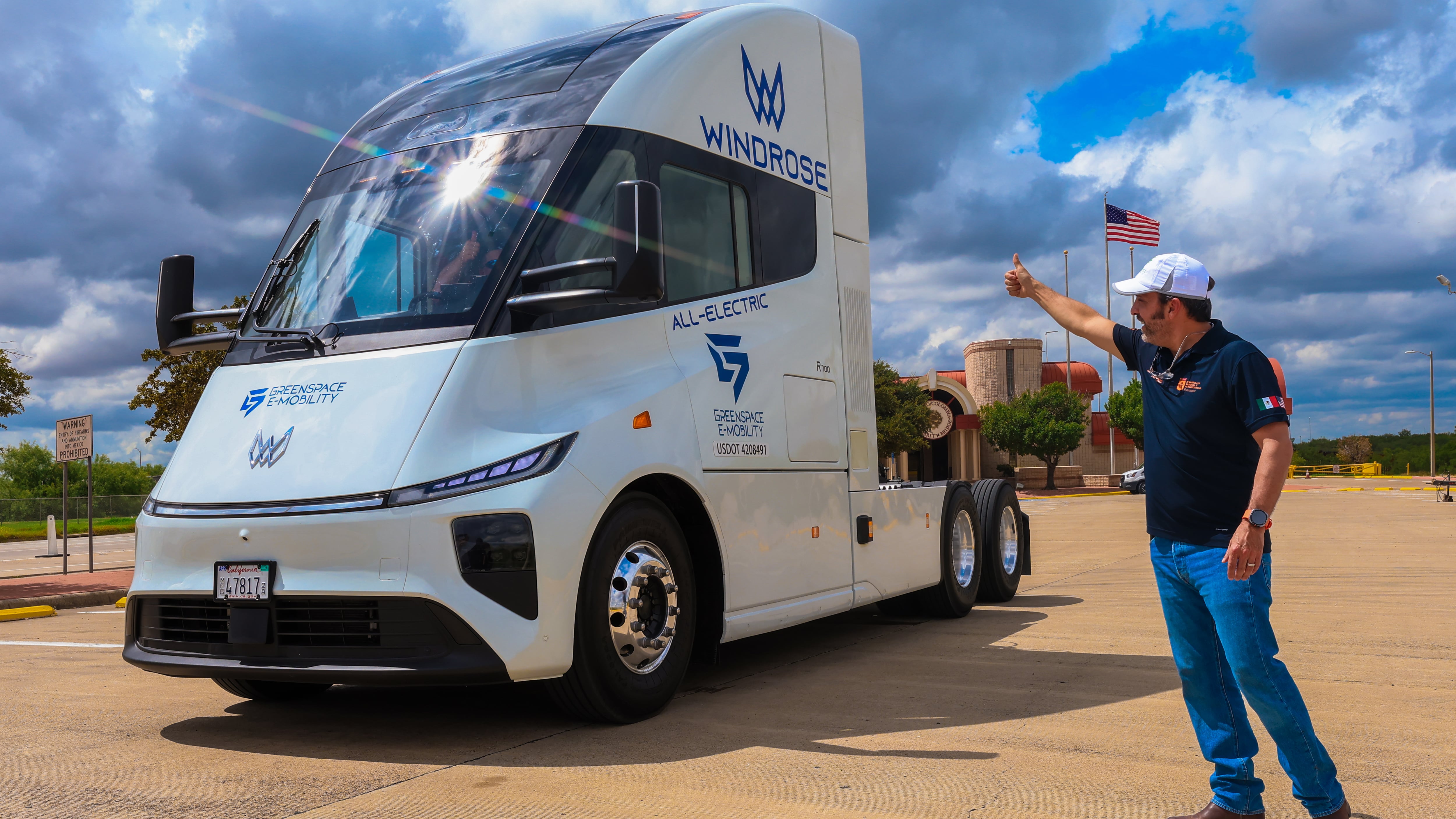 Tracto camión eléctrico de última generación y electrolineras serán la base del proyecto.