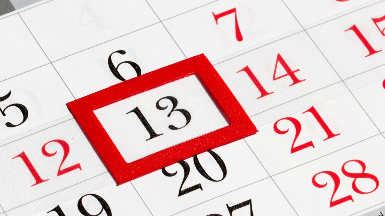 Martes 13: ¿Por qué se considera un día de mala suerte y cuál es el origen de esta creencia?