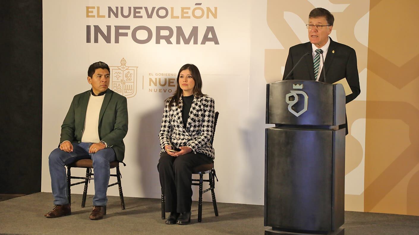 Daniel López Vicuña, director de Calidad del Aire en la Semarnat; Armandina Valdez, directora de la Agencia de la Calidad del Aire de Nuevo León y Alfonso Martínez, secretario de Medio Ambiente.