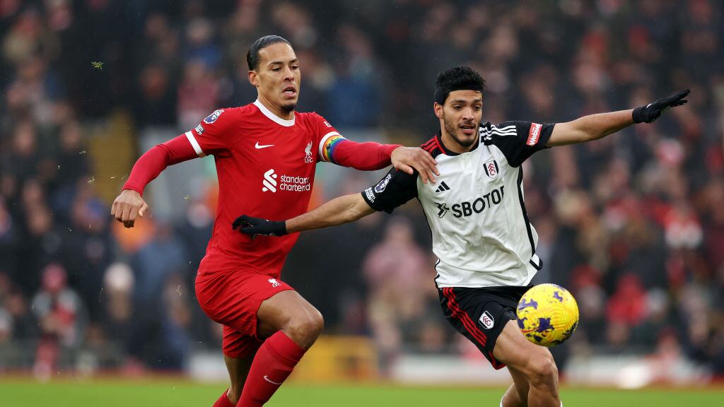 El mexicano suma un gol y una asistencia en 13 partidos jugados con el Fulham.