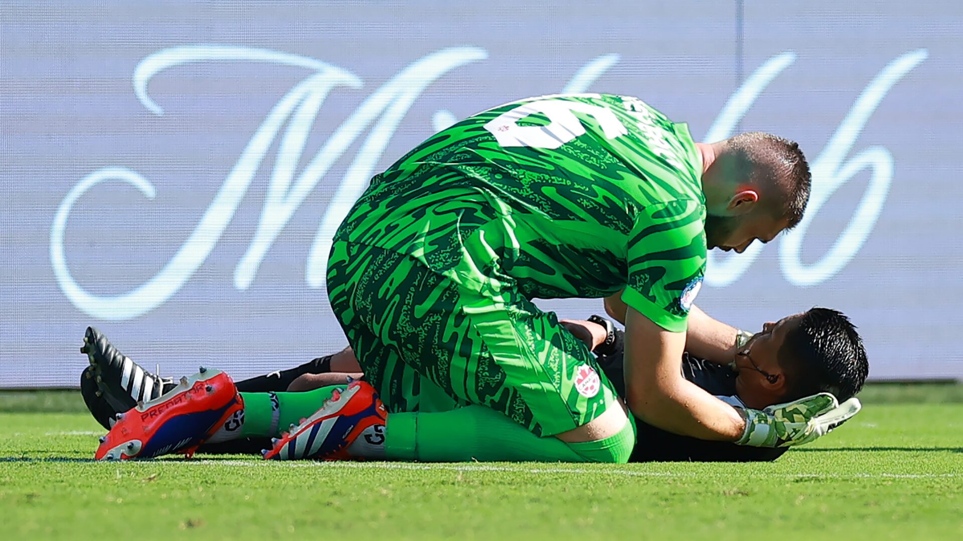 Árbitro se desmayó en el partido Perú vs. Canadá por culpa del calor infernal vivido durante la Copa América 2024.