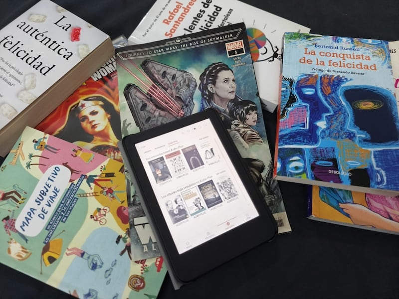 Ligero, resistente al agua y con pantalla a color, el Kobo Clara Colour es ideal para quienes disfrutan de novelas gráficas, libros ilustrados y artículos web. Además, permite escuchar audiolibros vía Bluetooth y ofrece estadísticas detalladas de lectura