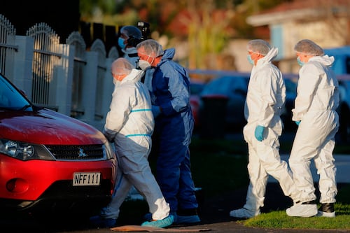 Investigan hallazgo de los cuerpos de dos menores en maletas en Nueva Zelanda