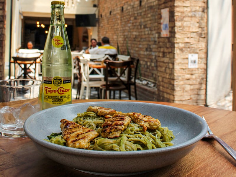 Este nuevo concepto fusiona la tradición culinaria italiana con la libertad de elegir cada ingrediente de tu plato