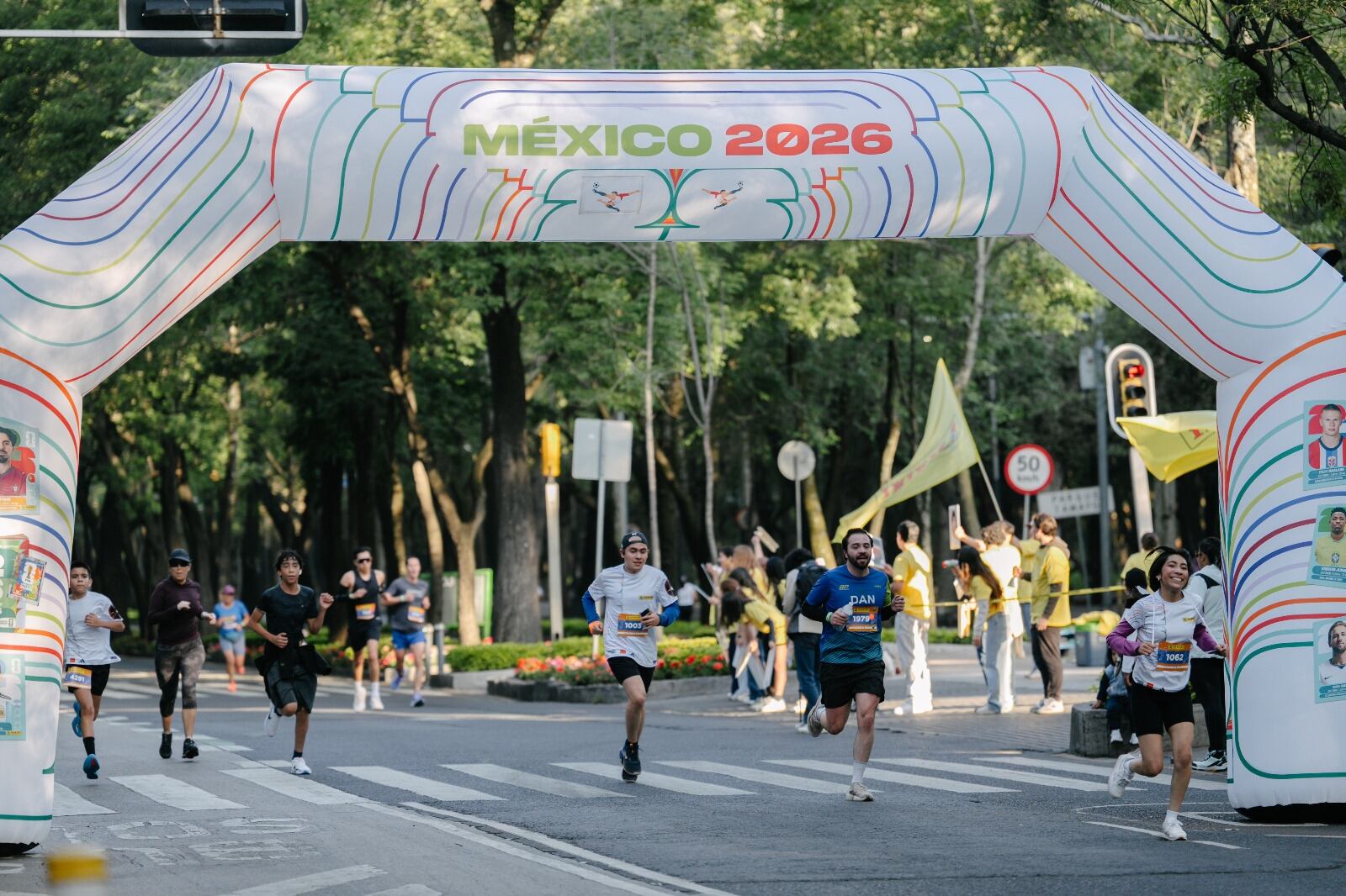 La pasión mundialista toma las calles de la Ciudad de México con una fiesta deportiva en Reforma