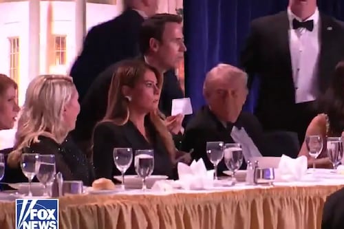 El Servicio Secreto detiene a un tirador y evacúa a Trump, la primera dama y la plana mayor del Gobierno durante una cena de gala con periodistas en Washington