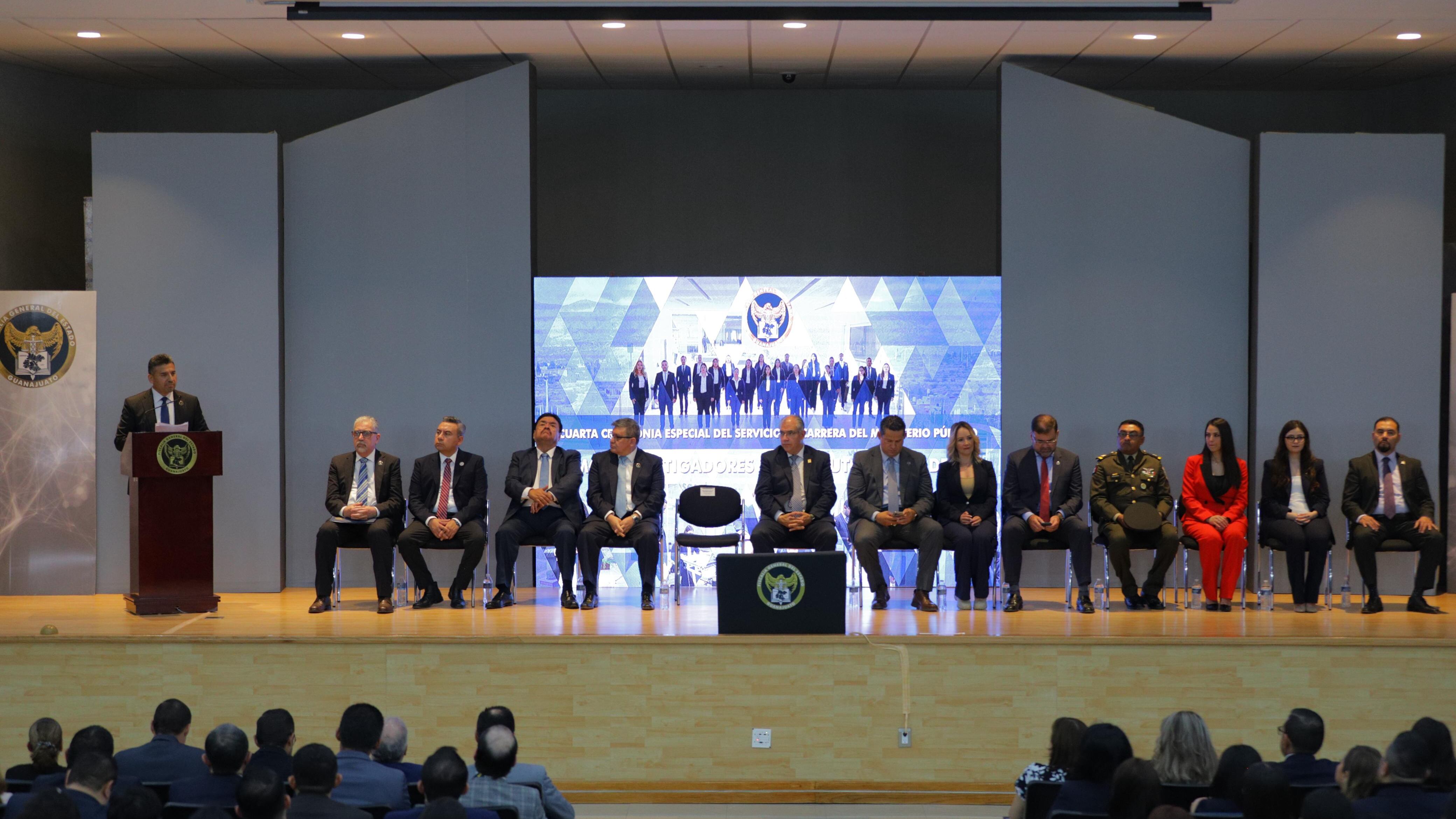 Ambos dejarán el cargo en tres semanas.