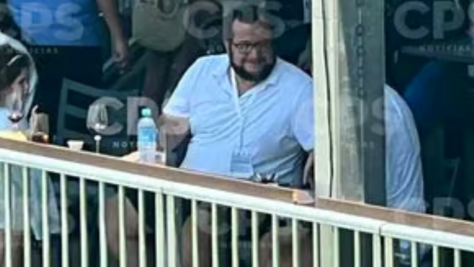El hijo del presidente fue captado en el evento deportivo. (Especial)