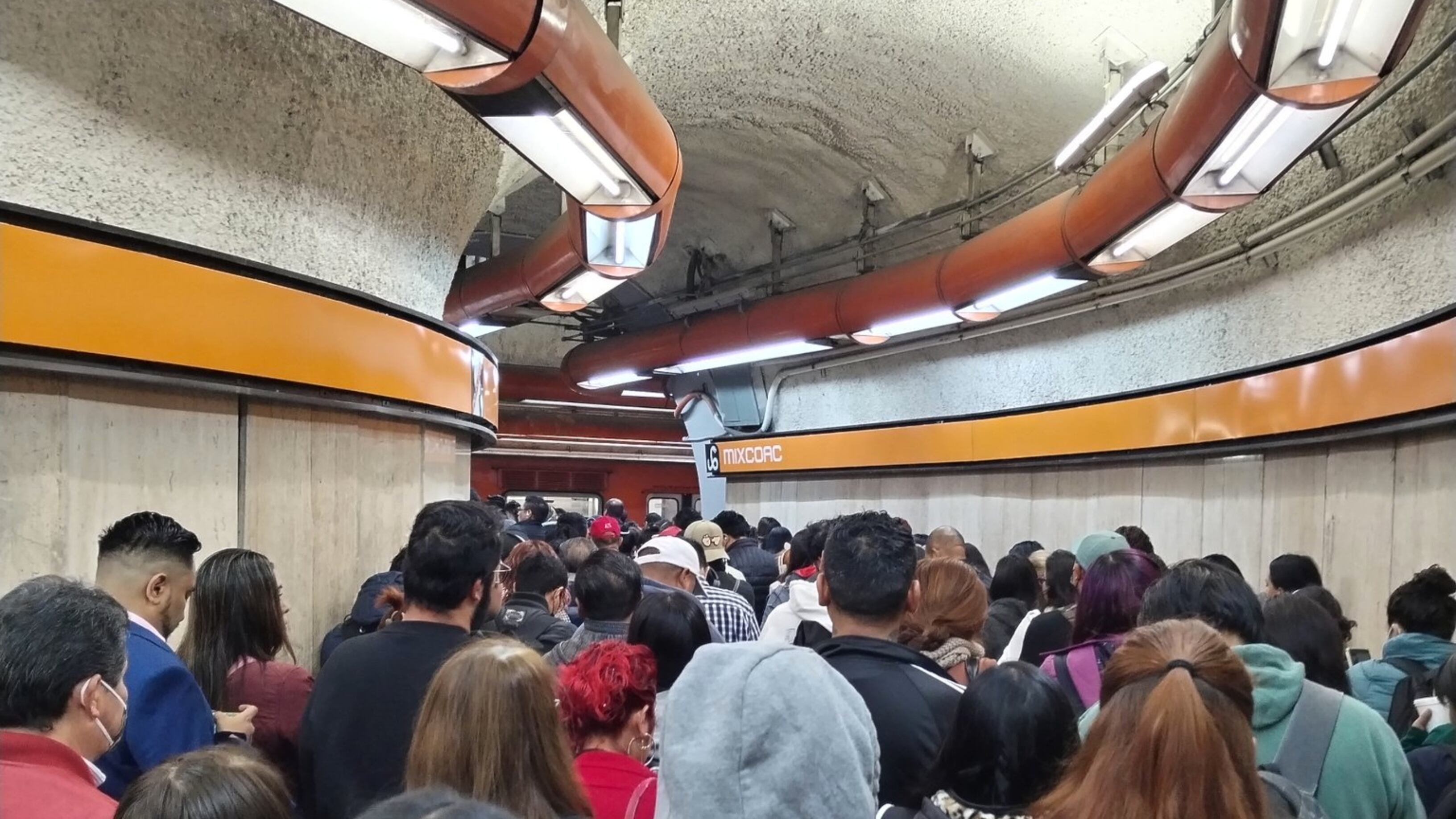 El servicio de transporte presentó problemas este lunes. (Especial)
