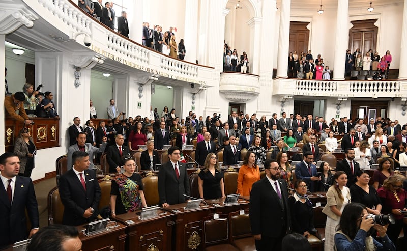 #PolíticaConfidencial Diputados recurren al chapulineo para “salvar el pellejo”