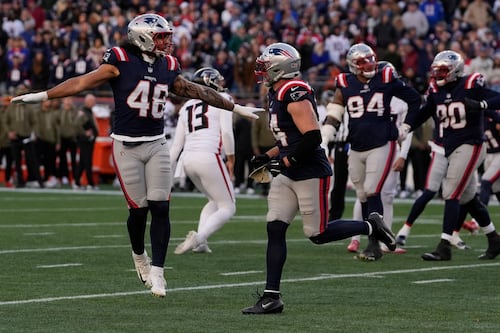 Video: Terrible falla de jugador de Falcons le da agónica victoria a Patriots en la NFL