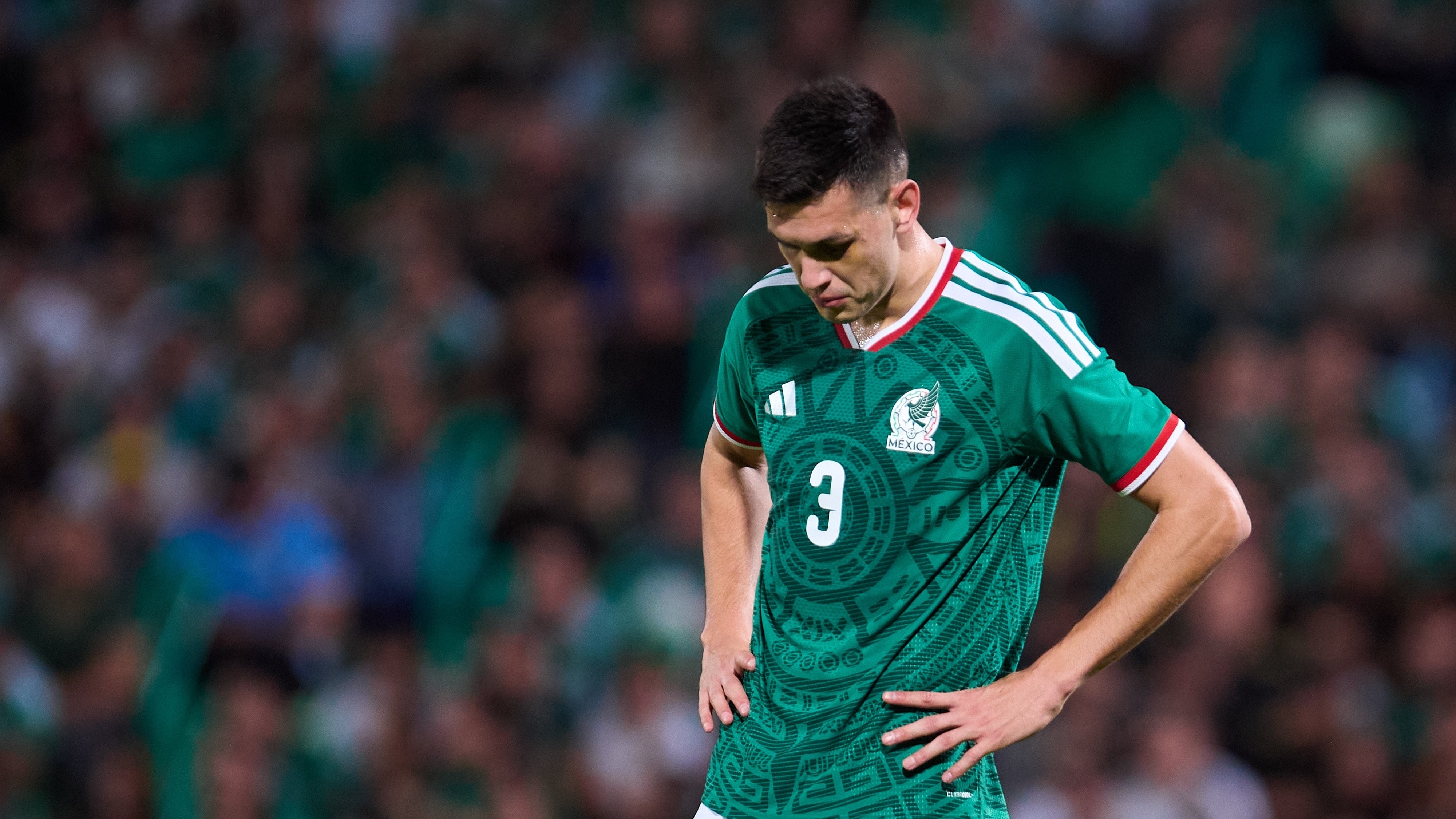 César Montes se lesionó a meses del Mundial.