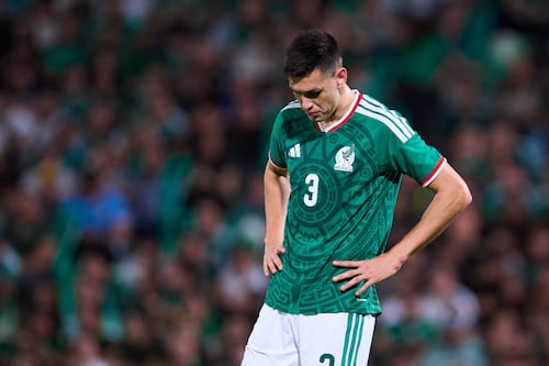 César Montes sufre lesión a tres meses del Mundial, ¿qué tan grave es?