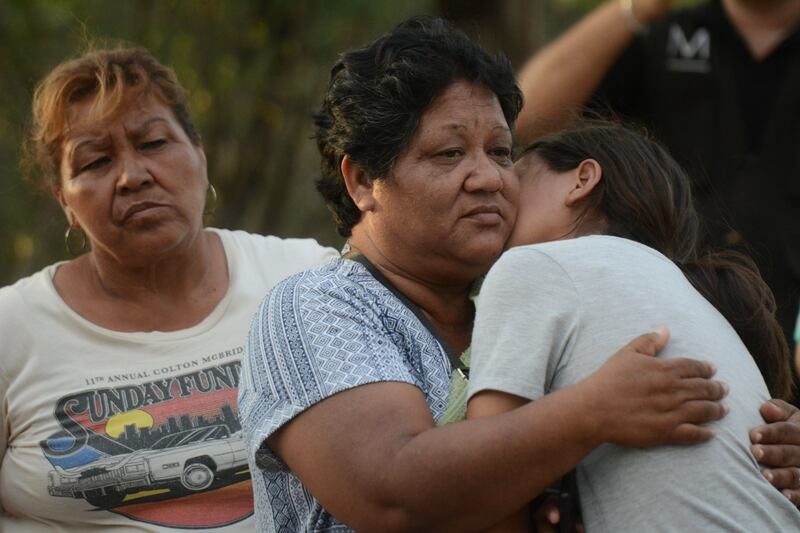 Familiares de los 10 mineros atrapados en la mina de El Pinabete, informaron que el gobierno calcula que el rescate tarde de 6 a 11 meses.