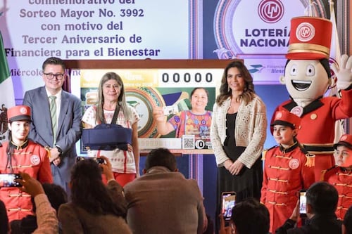 Celebran inclusión financiera con billete de Lotería Nacional en el 3er Aniversario de FINABIEN