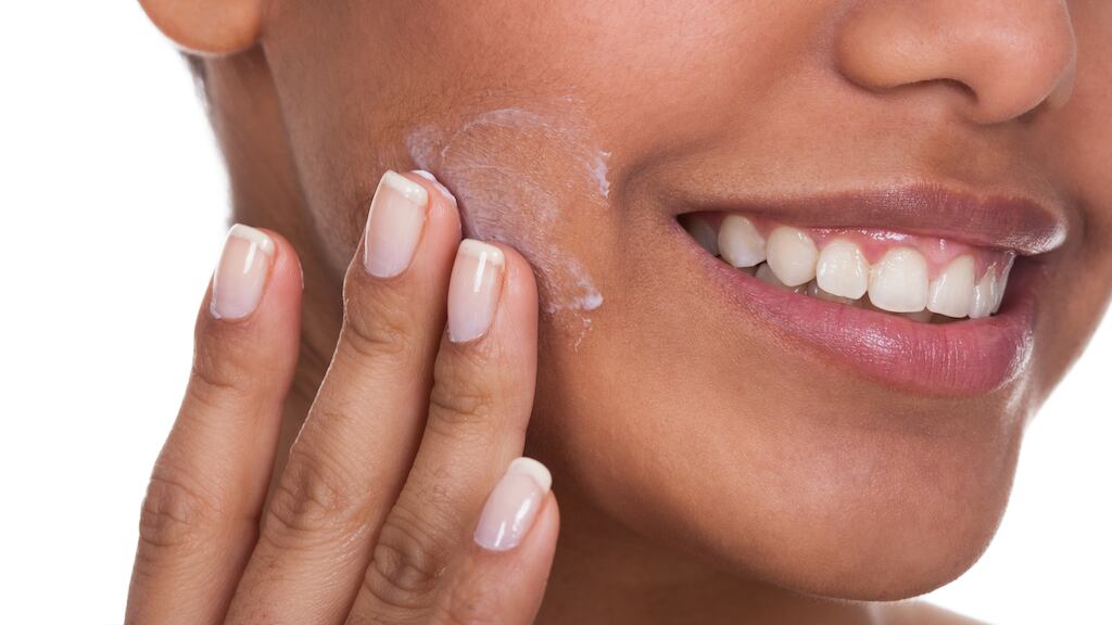 La piel latina necesita un cuidado especial para mantenerse tersa y sana, por eso la importancia de usar productos acorde a cada necesidad.