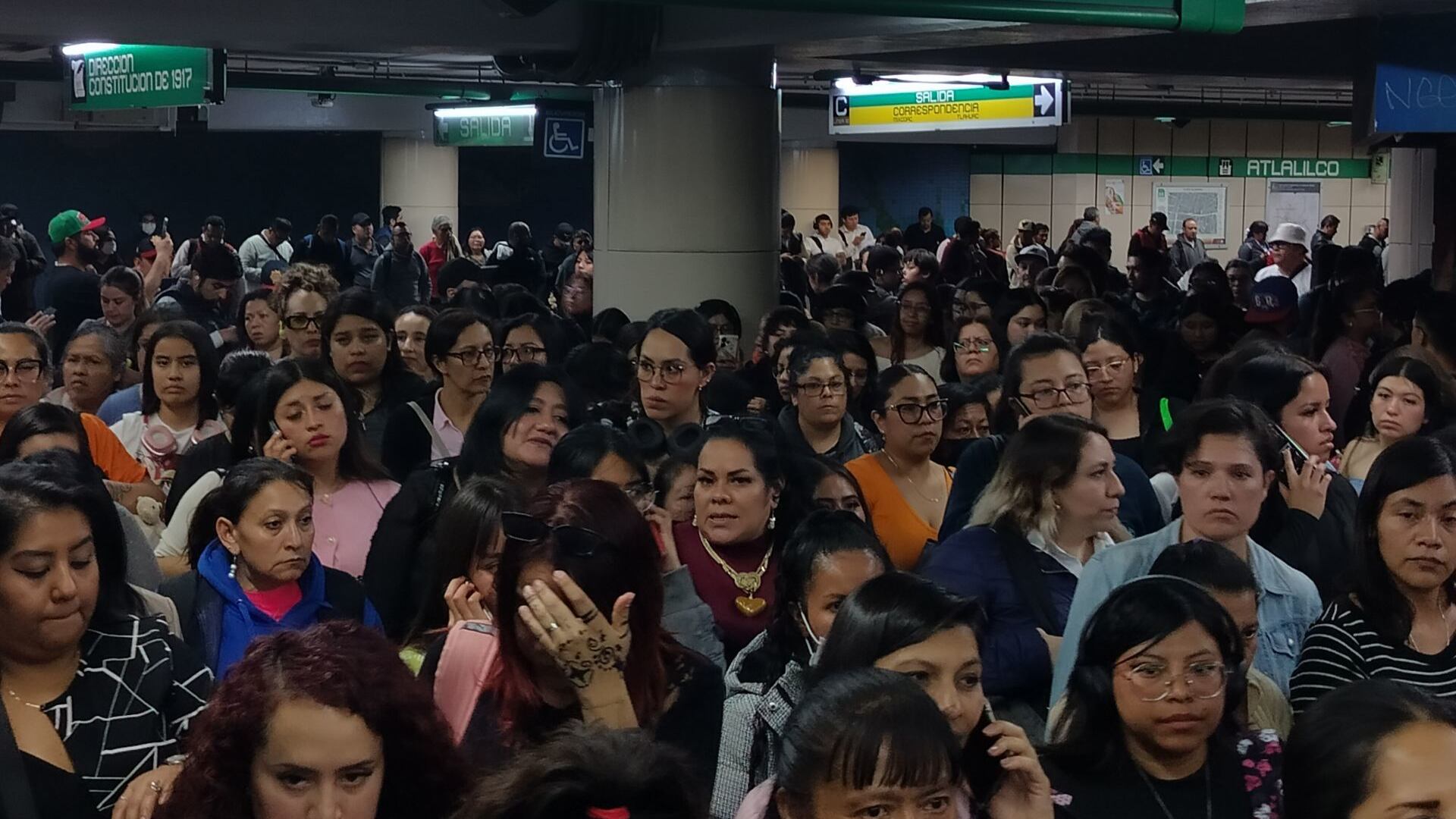 Metro presenta fallas en líneas 8 y 9 noche del 3 de marzo 2025