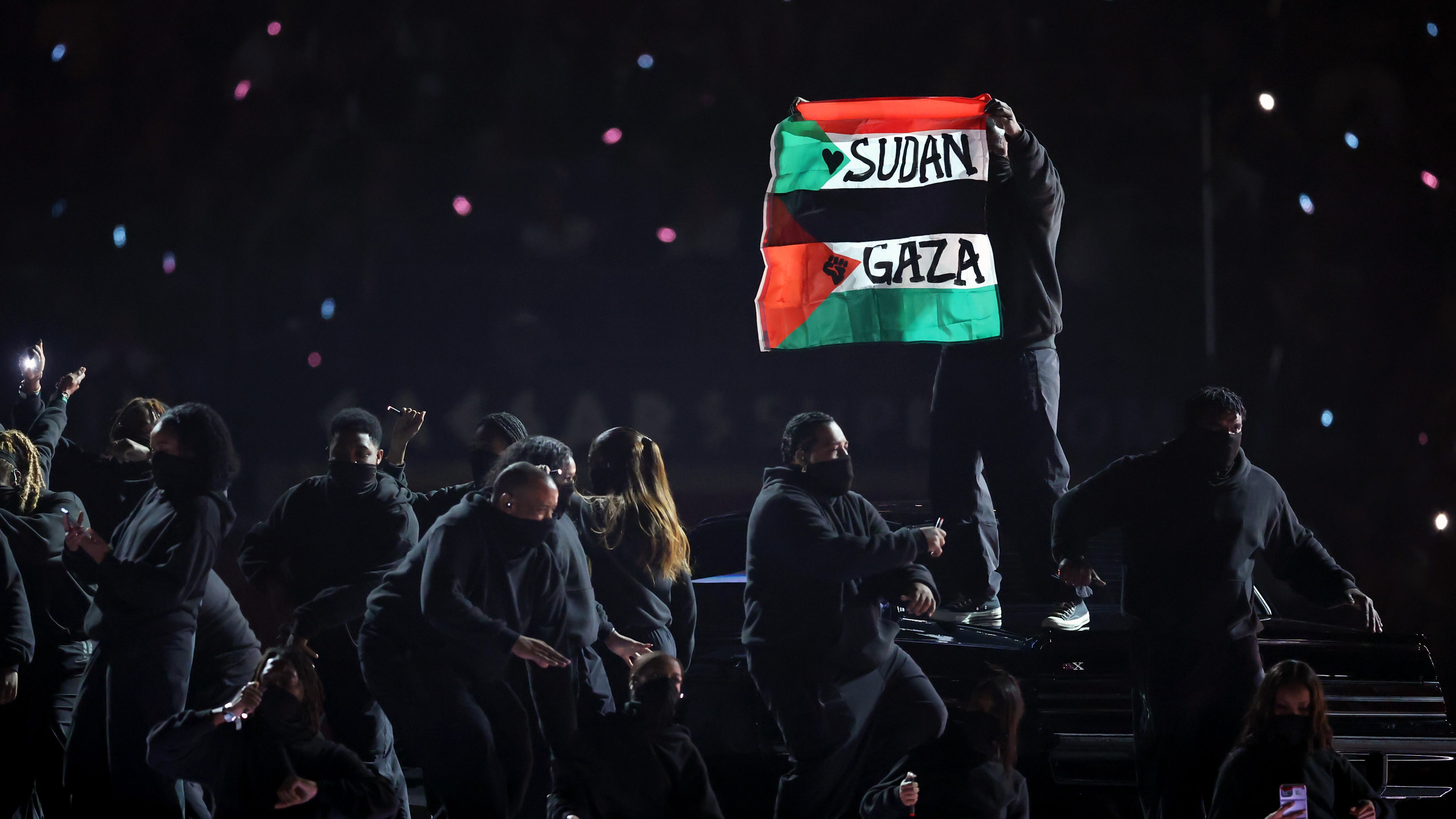 Un hombre invadió el show de medio tiempo del Super Bowl LIX.