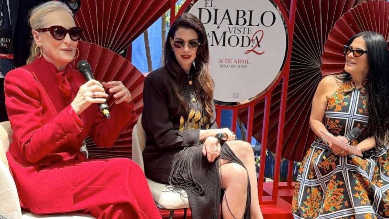 La conductora de radio es criticada por look que eligió para entrevistar a Meryl Streep y Anne Hathaway