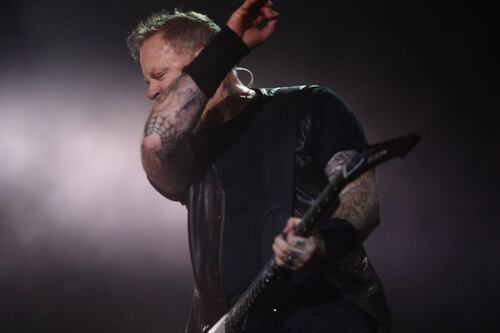 James Hetfield de Metallica sorprende con look de charro en concierto de Black Sabbath