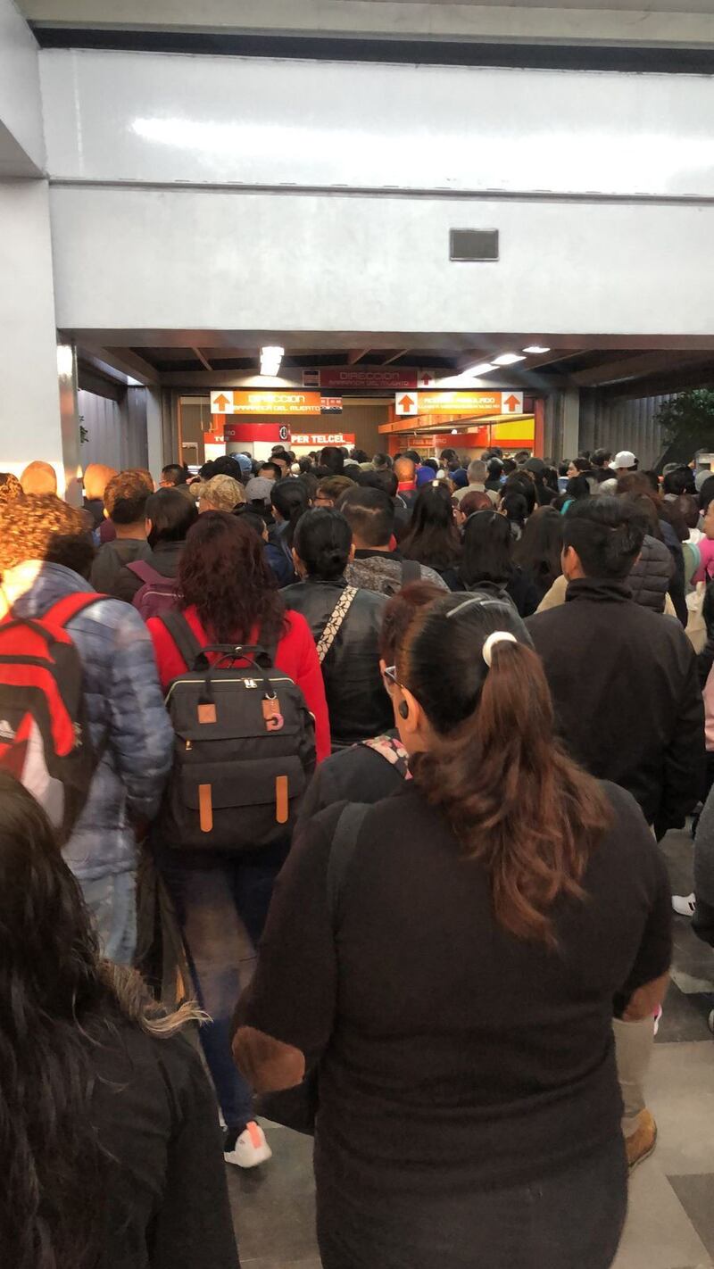 El servicio de transporte presentó problemas este lunes. (Especial)