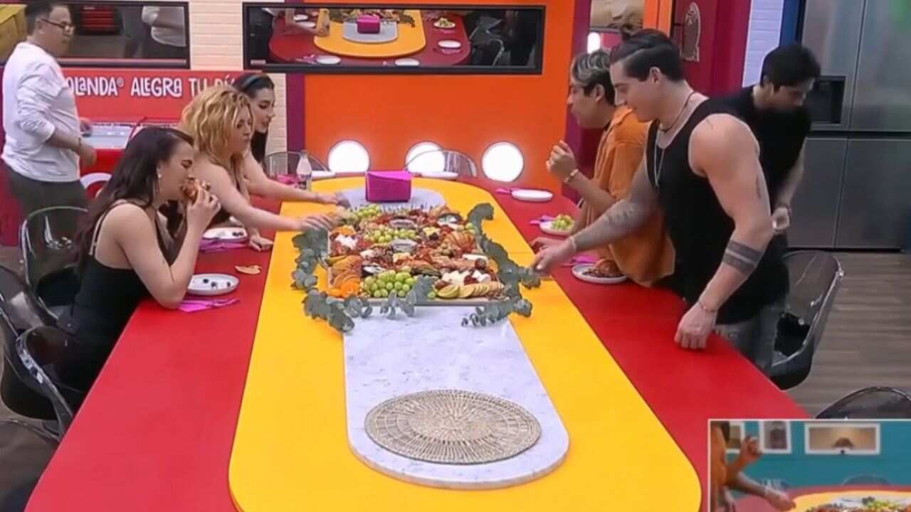 Llueven burlas a LCDLFM por presentar cena de nominados sin patrocinadores