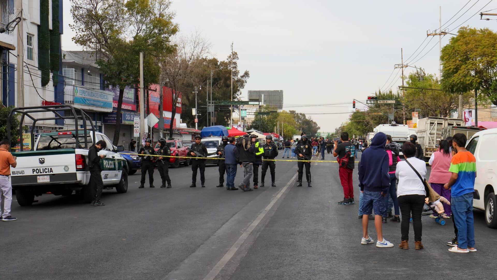 Una balacera entre presuntos extorsionadores y policías de la Secretaría de Seguridad Ciudadana dejó dos muertos, siete heridos y 10 detenidos.