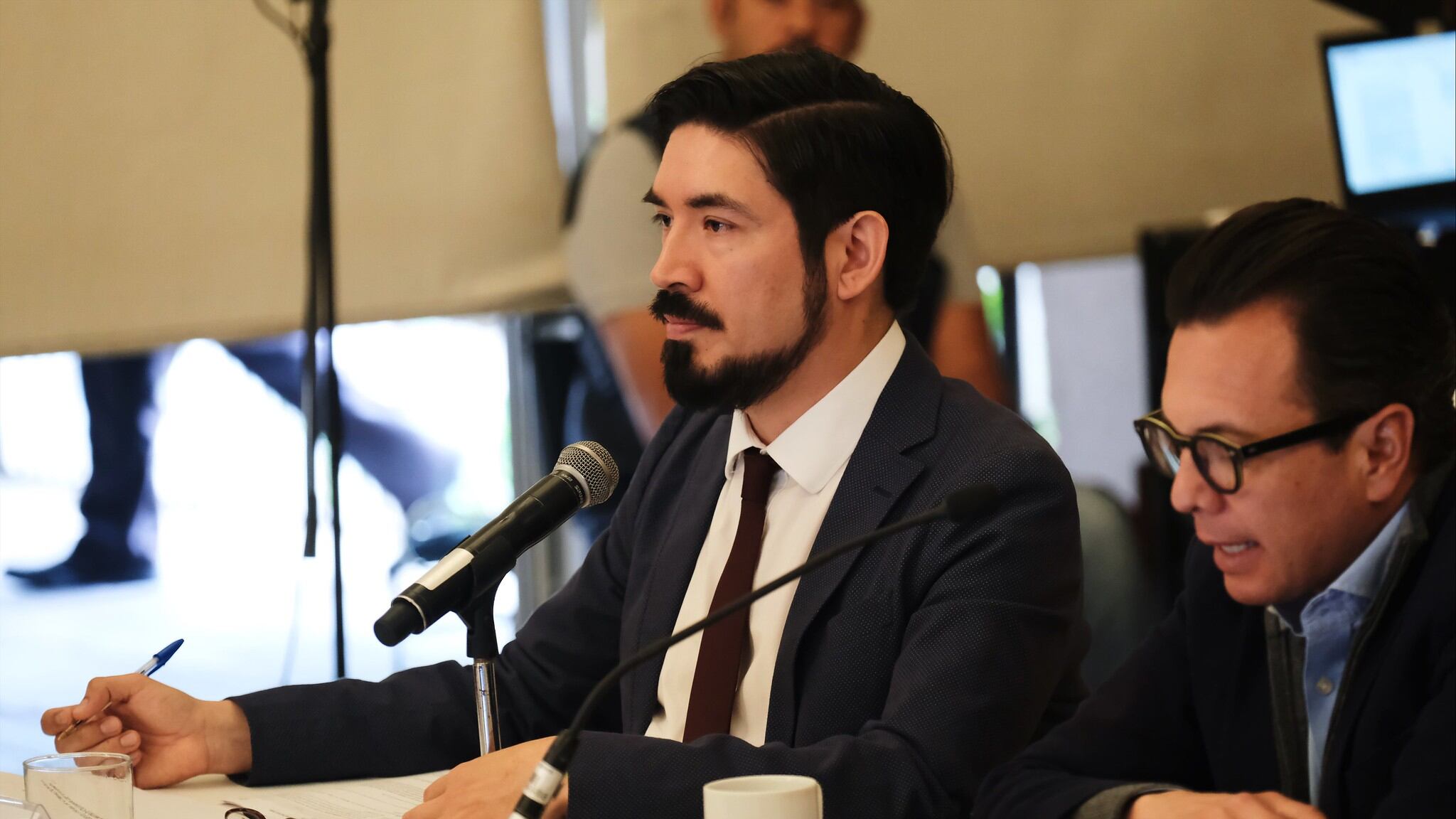 Silva inició su carrera como activista en temas medio ambientales y después brincó al servicio público.