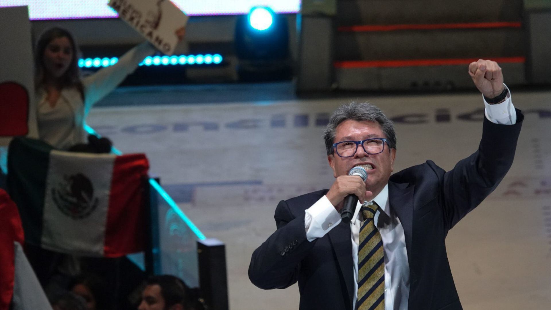 Ricardo Monreal negocia candidatura con Va por México